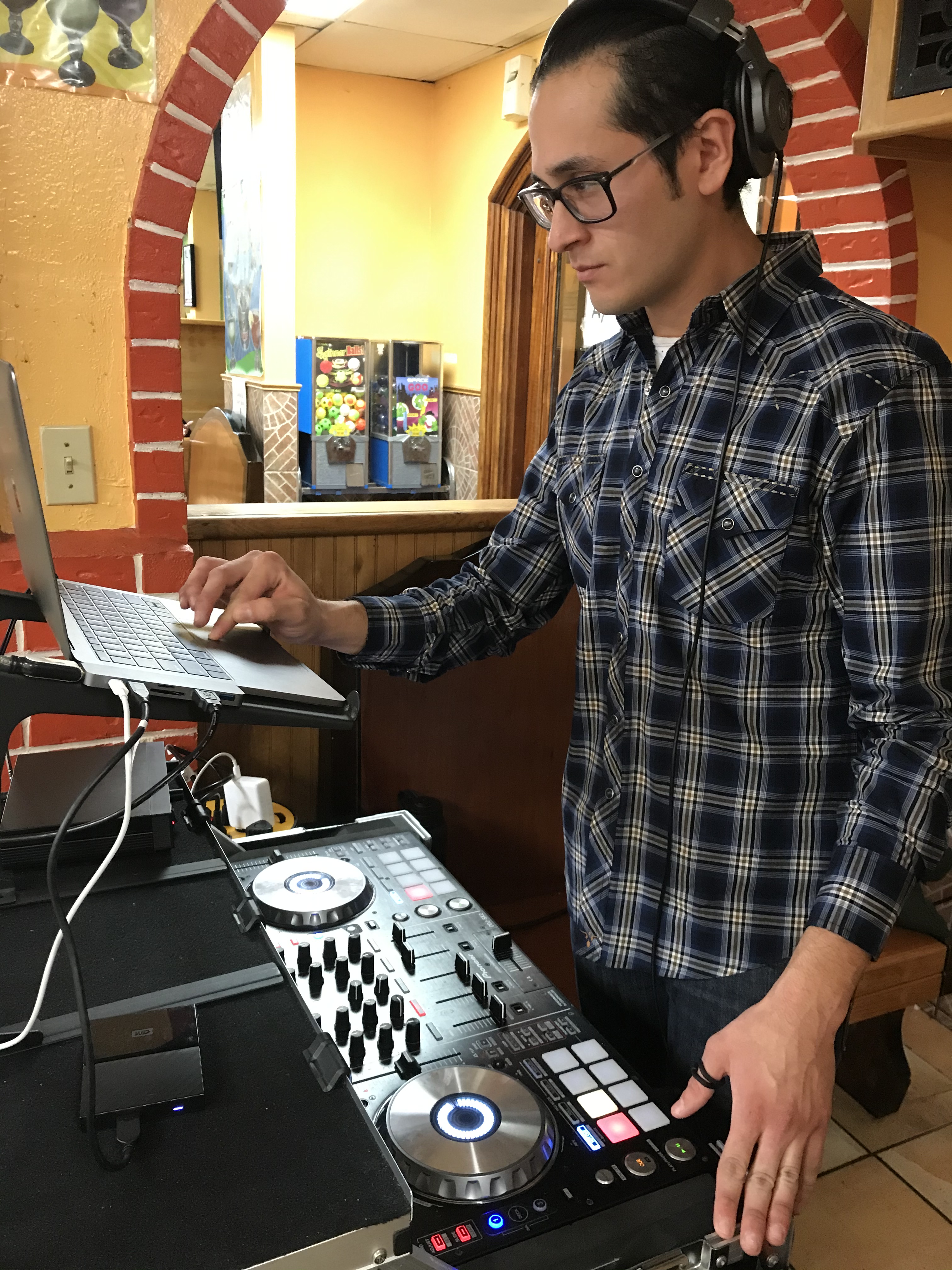 DJ reviews, Music Audio Video Lighting, MC services, Entertainment, Venues, Texas, Karaoke San Antonio, near me